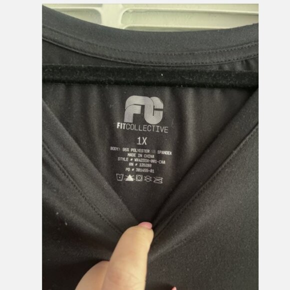 FitCollective Plus Size 1X Soft Stretch Basic Black V-neck Tshirt Top Shirt Tee - Picture 4 of 7